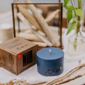 L Candles handmade soy wax candle with amber scent and lime notes, deep blue soy candle decorated with real amber pieces, handmade in Latvia