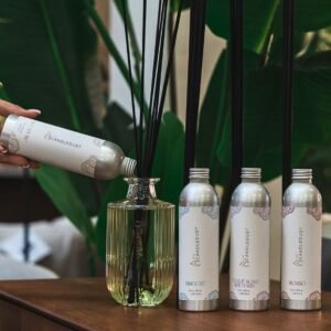 Candledust Breeze Diffuser Refill 250 ml – fresh and elegant home fragrance with mandarin, bergamot, jasmine, and amber, handmade in Estonia