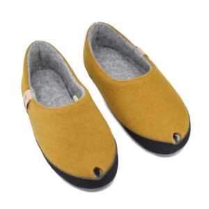 TOKU Budapest felt slippers in mustard yellow – handmade in Estonia, unisex indoor shoes with natural lambswool felt