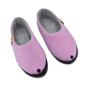 TOKU Budapest felt slippers in light pink – handmade in Estonia, unisex indoor shoes, natural wool felt, Nordic design