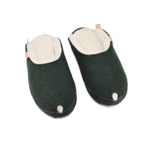 TOKU Brussels lambswool slippers in dark green – handmade in Estonia, natural felt indoor shoes, unisex Nordic design
