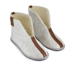 Villa lambswool slippers – handmade in Estonia, natural felt indoor shoes, Nordic minimalist design by OmaKing