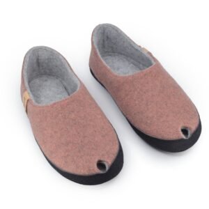 TOKU Budapest felt slippers in dust pink – handmade in Estonia, natural wool felt indoor shoes, Nordic design