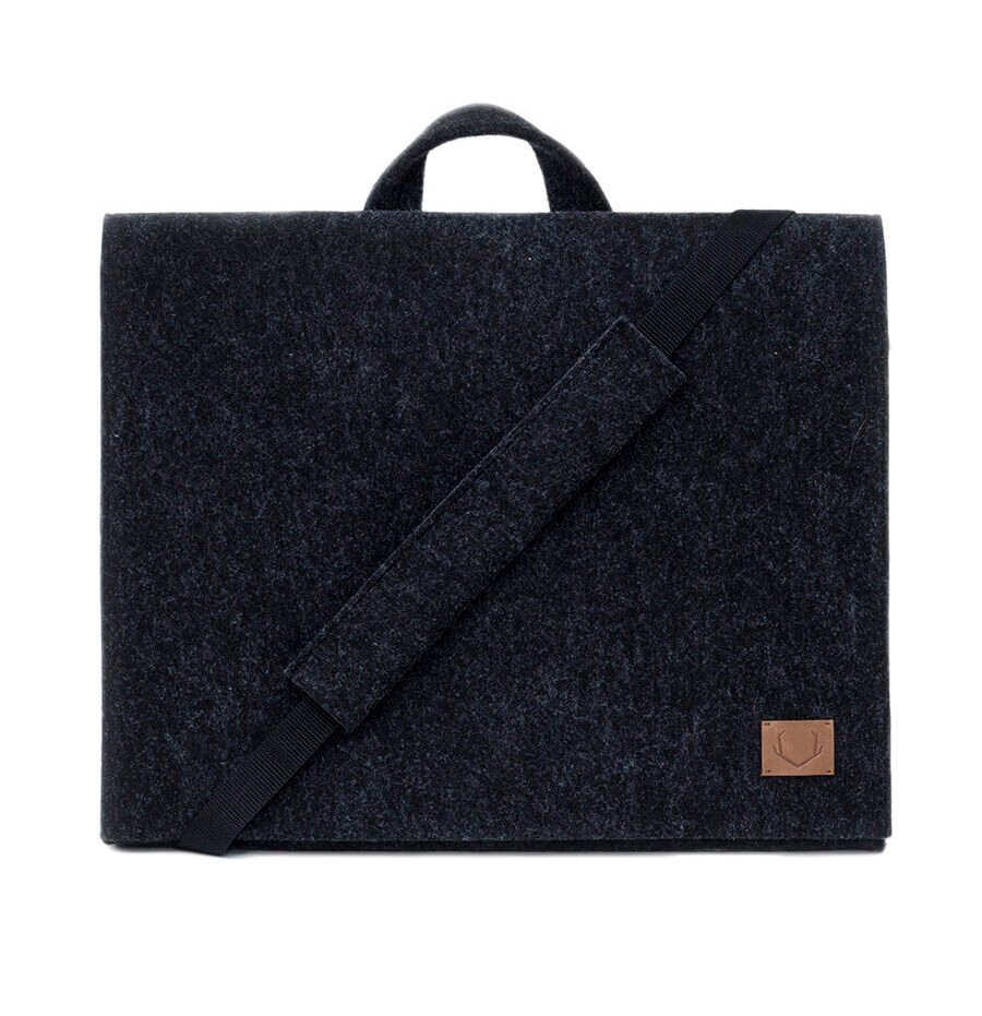 HJO portfelis – juodas NORDHALE HJO black felt briefcase for 15-inch laptop, handmade minimalist bag with shoulder strap