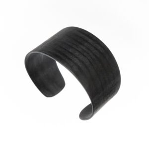 Lentsius Woody – Black Pine Bracelet, handcrafted upcycled wooden bracelet made in Estonia, minimalist sustainable jewellery