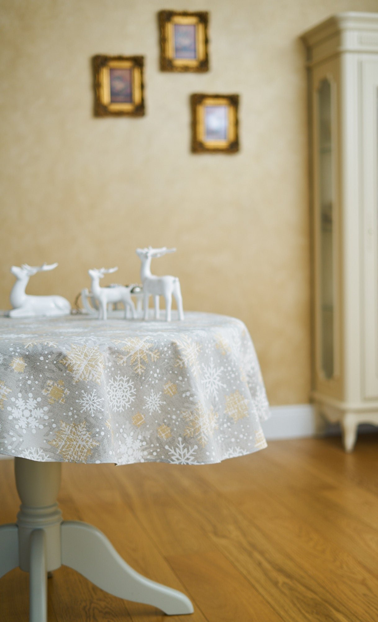 Christmas Motive Snowflakes Round Tablecloth Christmas Motive Snowflakes Round Tablecloth - Image 3