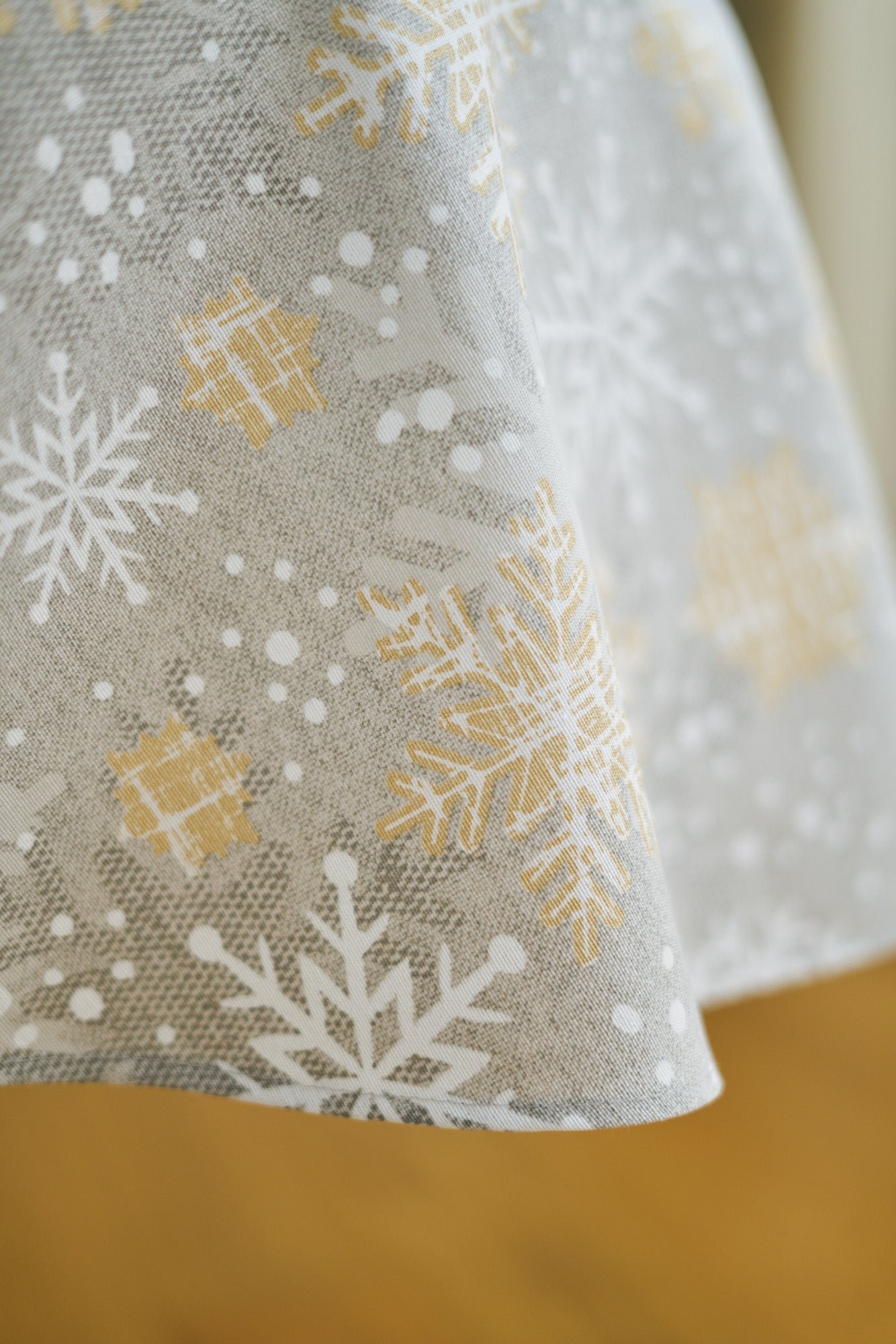 Christmas Motive Snowflakes Round Tablecloth Christmas Motive Snowflakes Round Tablecloth - Image 2
