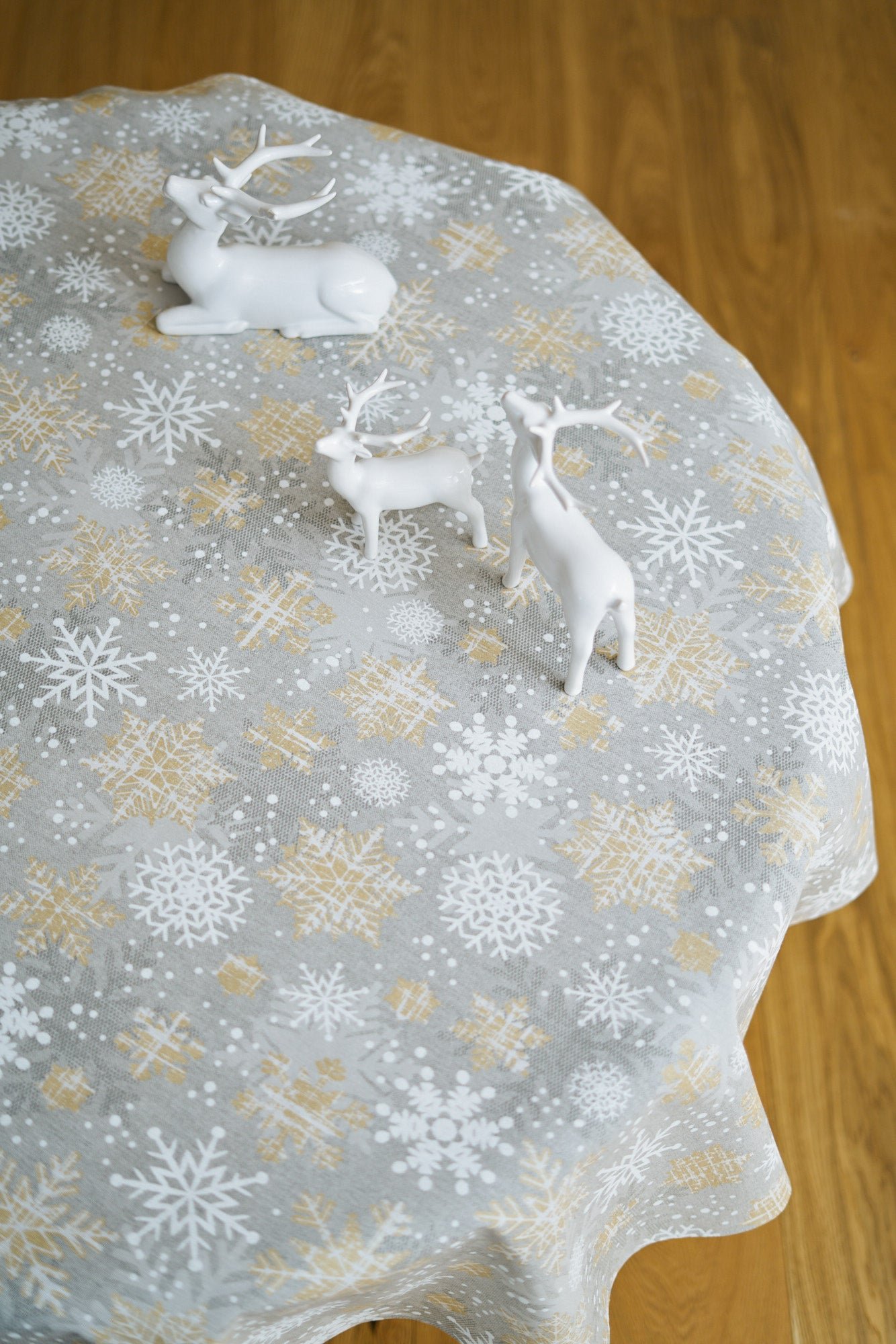 Christmas Motive Snowflakes Round Tablecloth Christmas Motive Snowflakes Round Tablecloth - Image 4