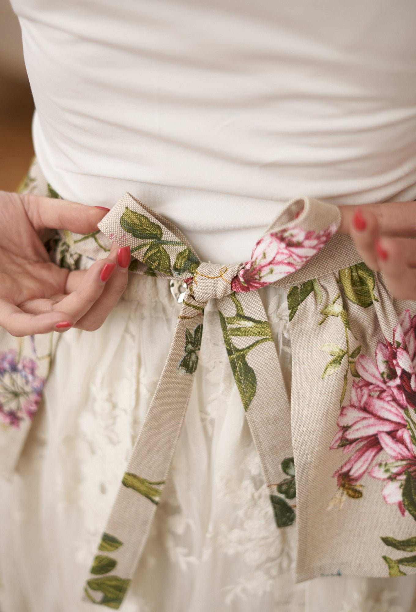 Ladies' Apron with Ruffles - Botanico Ladies' Apron with Ruffles - Botanico - Image 4