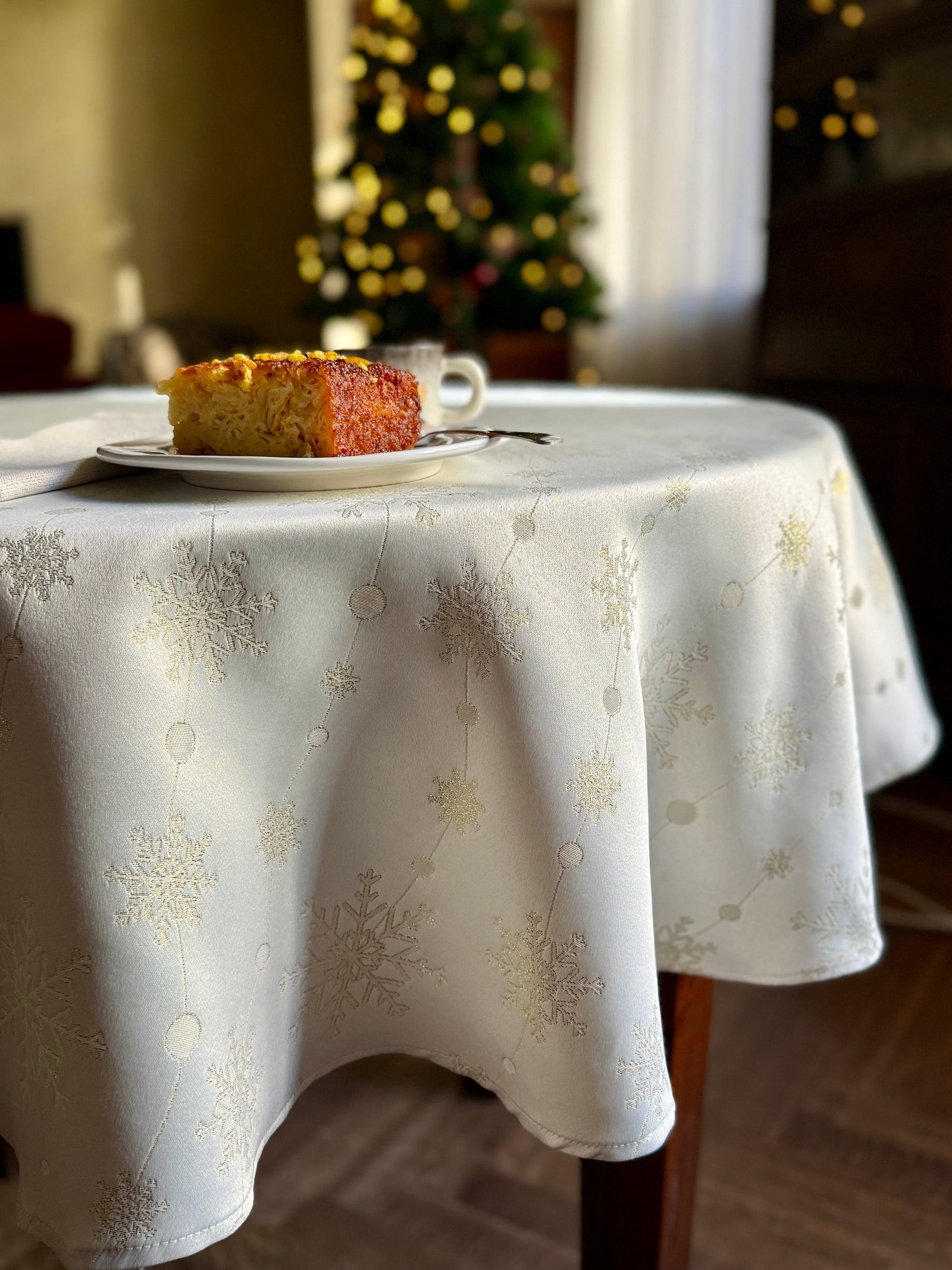 Round Tablecloth - Golden Snowfall Round Tablecloth - Golden Snowfall