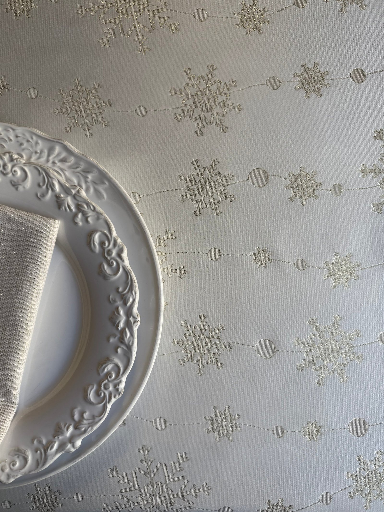 Round Tablecloth - Golden Snowfall Round Tablecloth - Golden Snowfall - Image 4